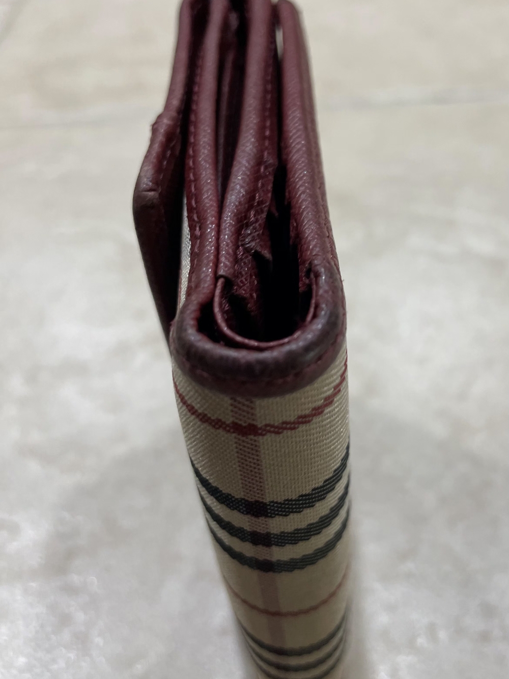 Burberry Vintage Check Tri-Fold Wallet in Haymarket Check with Burgundy Trim - Picture 7 of 13